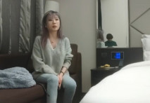 漂亮小姐姐疼疼不行了 下面好疼我不做了 身材高挑大長腿被大雞巴各種大力猛插小穴流白漿受不了嚎啕大哭下面流血了