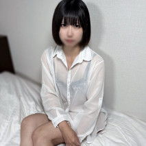 順從的母狗！ 【無】【中出】 與一個的受虐狂女孩的私密性愛。如果你讓她舔，她會舔；如果你想插，她會張開雙腿。她會在被幹到生無可戀時做出和平手勢，然後被中出。