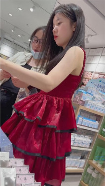 商場偷拍美女裙底風光精品 極品學生妹無內貼逼拍攝鼓鼓的饅頭鮑魚