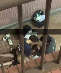 兩男一女平台上演活春宮