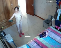 黑客破解網路攝像頭監控偷拍房東太太老公不在家，偷偷在房間和廣場舞舞伴全裸聊天