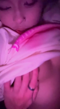 時尚妹和男友約會忍不住在車上先來一砲