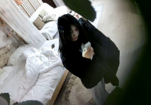 【酒店偷拍】，校園系列，和蜜桃臀女友開鐘點房，親吻做愛戀愛的感覺，先打個手槍生怕早泄，幹得女友很滿意