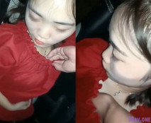 趁伴娘喝醉跑進休息室偷摸奶子