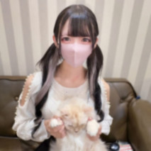 露臉！一位就讀時尚學校的咖啡女孩發出呻吟聲。制定了一個調情計劃，成功地玩弄敏感的陰部。抓住蜜桃般的臀部，用力地抽插，讓她達到高潮。發出沉悶的呻吟聲，一次又一次地高潮，最終懷孕了。