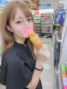 開車撞車逃跑，可愛系的不良美女陰影4人懲罰中出制裁。