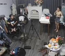 2023新流出黑客 破解攝像頭偷拍直播的帶貨的小姐姐後台更衣室換衣服