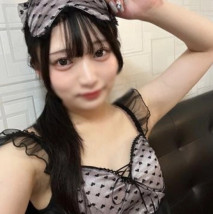 與史上最可愛的SSS級女生重逢！穿上了符合偶像臉的女僕裝，然後我進行了一段非常激烈的私密性愛