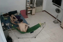 《居家攝像頭破解》偷窺新婚夫妻大白天的在家裡打炮