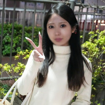 一位身材高挑苗條、擁有F罩杯的美女。她保養得當、性感撩人的身體被狠狠地插入陰道深處。她懇求道：「射在我裡面，讓我懷孕……！」在她剃光的陰戶裡灌滿了精液。