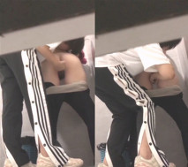 商場廁所偷拍一對情侶在裡面摳B摸奶