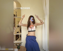 吃瓜群眾坐滿了！抖音小網紅完全體小姐姐，故意曬黑的酮體超級性感，高挑大長腿 美乳，大雞巴男友操 自拍被錄屏 流出