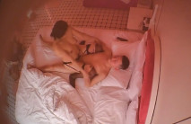 流出酒店偷拍 圓奶少婦換上兩套黑絲被精壯男連幹兩次叫床呻吟刺激