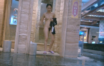 澡堂子內部員工偷拍 幾個身材不錯少婦洗澡