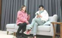 小李探花酒店約炮出來兼職的美少婦 換上情趣黑絲可惜小夥的雞巴不給力沒一會就軟了斷斷續續的幹了幾次