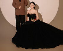 妻子任由他人享用，快樂無拘束，單男肏的越猛，老公越開心！