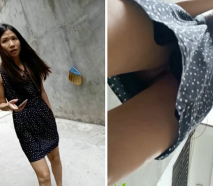 快遞小哥送快遞的時候趁機偷拍妹子們的裙底,有個長裙妹子內褲都沒穿就急忙下來拿快遞