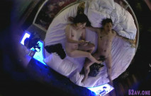 情趣酒店鐳射光影房隱藏攝像頭偷拍老哥吃完宵夜和朋友媳婦開房偷情