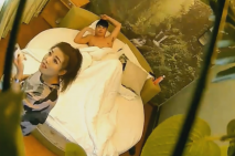 新流出酒店綠葉房偷拍 小哥晚上吃完宵夜和美女開房妹子上位騎坐雞巴熱身