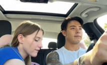 【新作Melody Marks x Titus low男朋友駕車的時候忍不住直接幫他口了起來,趕緊回家做沒做完的事