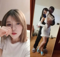 最新重磅！妹妹緊皮膚白嫩26歲芳齡西門【小一妹】露臉啪啪自拍，呻吟聲好聽約炮黑人壯漢抱起來操