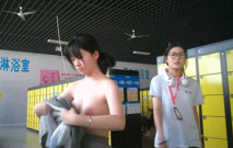 精品推薦 國內【水上樂園】換衣間沐浴區近景偷拍合集 美女如雲淋浴換衣好身材一覽無餘