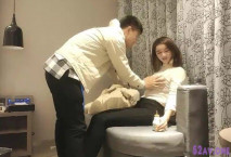 壹屌深夜約了個苗條大奶妹子啪啪，揉搓奶子舔弄出水翹起屁股後入猛操