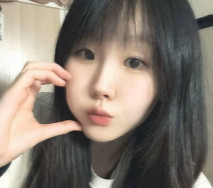 大一學妹【林卓怡】戀父癖極為嚴重，口味獨特與大齡炮友一夜兩炮，騎乘榨精淫蕩至極