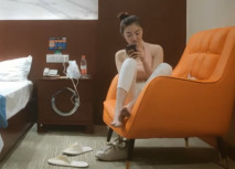 這個小姐姐真是太騷了 皮膚白皙身材豐滿前凸後翹 吞吸雞巴好用力 啪啪猛烈抽插進出水滋滋爽呆了