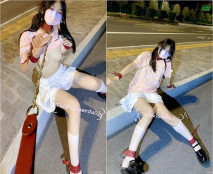 校花女神露出 漂亮身材好的母狗〖小耳朵〗 室外 公路旁邊 裸漏 漏出 爬行 玩的很開，外表清純 私下浪蕩！