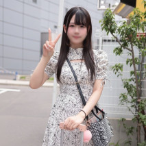 【初拍】18歲，性經驗人數1人？皮膚白皙，目前是學生。不知為何應徵拍攝，結果被巨大的雞巴猛烈插入，精液被灌入她白虎的小穴