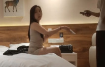 【精品獵艷】阿良探花 - 包臀長腿御姐很有李冰冰的明星范 警惕性很高以前被偷拍過 操起來真的很爽超享受