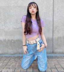 眼鏡妹濃密陰毛