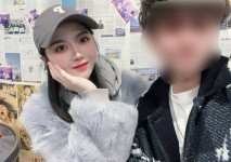 高顏值氣質美女李詩琪與男友自拍對著鏡子做愛後入蜜桃臀樣子非常淫騷