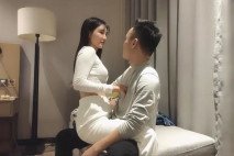 白衣少婦抱在懷里，豐腴肉感嬌軀還有挺翹奶子真是愛不釋手啊，美味享受雞巴硬邦邦，狠狠聳動抽插呻吟好聽