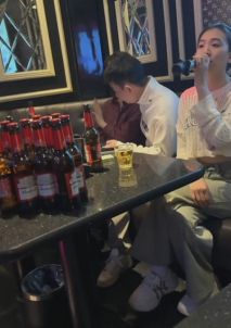 重磅核彈推特大神 軒軒 最新福利 ktv撩妹約炮極品身材顏值御姐