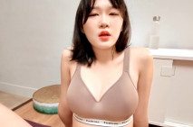 魏喬安 (Weijoannana) 瑜伽健身加強訓練！跳蛋遙控、女上深蹲果然床上運動才是最好的運動