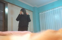 老婆回娘家了生猛大叔家裡約炮美女同事 床都快被操散架了