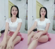 哺乳期的28歲農村人妻，絕品佳人，【草莓汁】，簡陋卧室掩蓋不住她的美，胸大，一線天，顏值高，真完美啊！