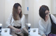 最新流出美女如雲高級坐廁偸拍多位氣質美女方便，顏值一個比一個高內褲都很性感，美女擦逼不小心紙被陰唇夾住了