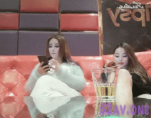 KTV點了兩公主，陪玩淫亂磕炮 雙女對乳，大廳裡直播開啪，黑絲誘惑風騷淫蕩真刺激玩得爽