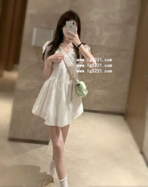 貧乳小奶妹錢錢162.46.B奶.23歲 纖細小奶妹 #美腿 #小奶 #貧乳 #學生