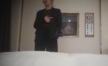 【新片】良家人妻的私密生活，【推油少年】，漂亮小姐姐，只肯露半個屁股，另一個姐姐就放開了，還讓操一操！