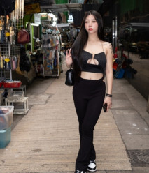 極品反差婊 艾瑪Emma 情欲港島之旅 冒著被隔壁客房聽到的風險瘋狂操逼，一臉享受的模樣！