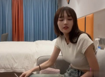 探花鳩摩智約操 嬌小玲瓏的網紅小騷女 跪著深喉大屌各種姿勢爆操爽翻幹到後面她說要把她月經幹出來了