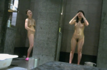 澡堂子內部員工偷窺 專門盯著幾個美女洗澡泡湯換衣服