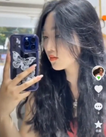 校花背著男友和體育生偷情