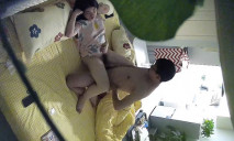 新流出酒店偷拍 學校放假帶著行李準備回家的學生情侶單純學妹與男友初夜害羞之旅沒幹多久就結束了