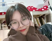 身材超贊的女大學生在家調教自己