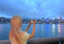 2024.8.19日最新作品，京城約炮大神，【曹長卿joker】，20歲學生妹，帶去各地旅遊打卡，露臉，足交啪啪後入內射！